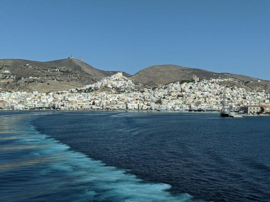 Η Ερμούπολη της Σύρου από τη θάλασσα